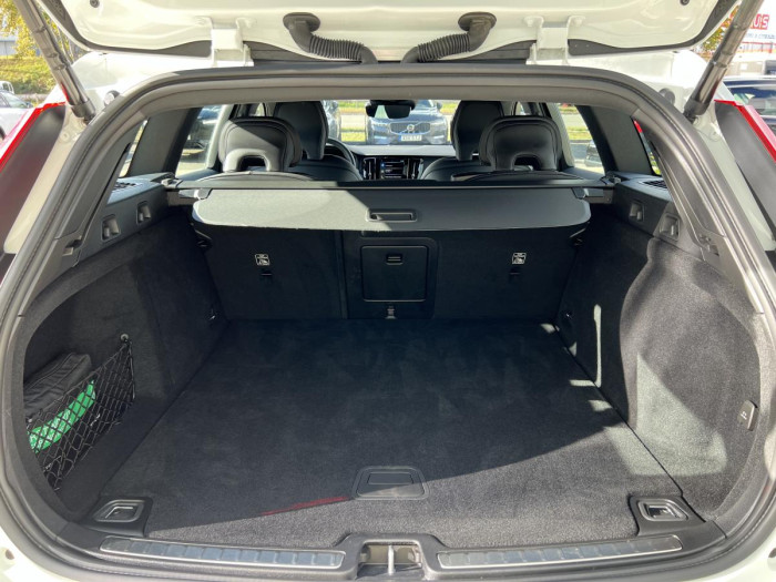Volvo V60 B4 R-DESIGN Aut 1.maj.