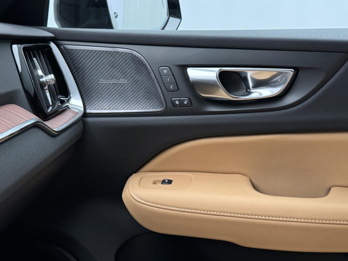 Volvo V60 B4 AUT DARK PLUS