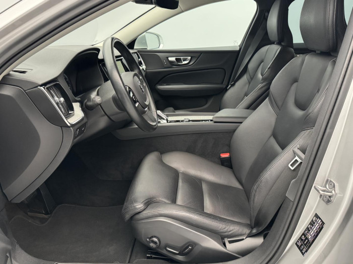Volvo V60 B4 INSCRIPTION AUT REZERVACE