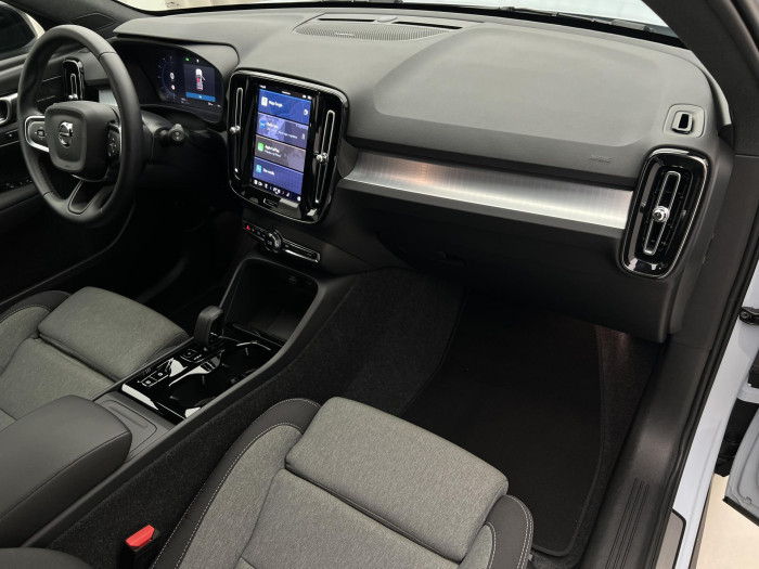 Volvo XC40 B3 PLUS DARK AUT CZ