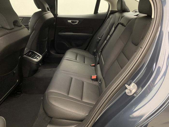 Volvo S60 B5 AWD ULTIMATE DARK AUT 1.maj