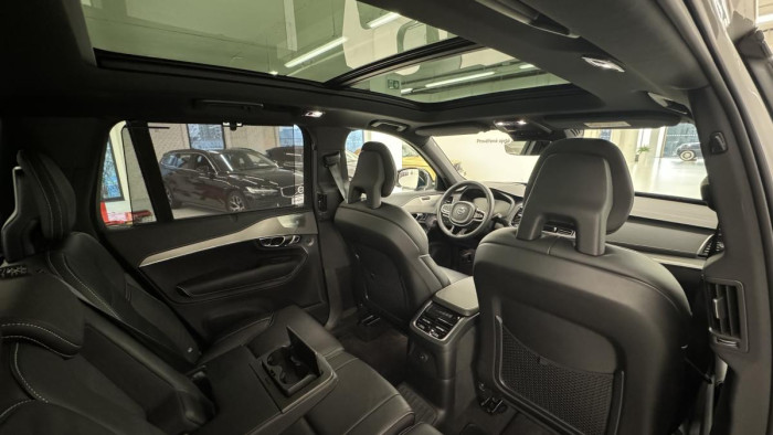 Volvo XC90 T8 AWD R-DESIGN REZERVACE