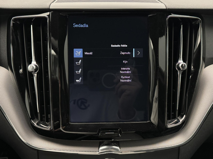 Volvo XC60 B5 AWD R-DESIGN AUT