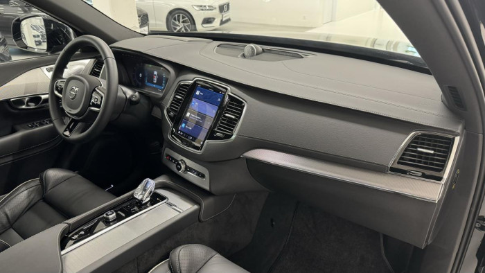 Volvo XC90 B5 AWD ULTIMATE DARK REZERVACE