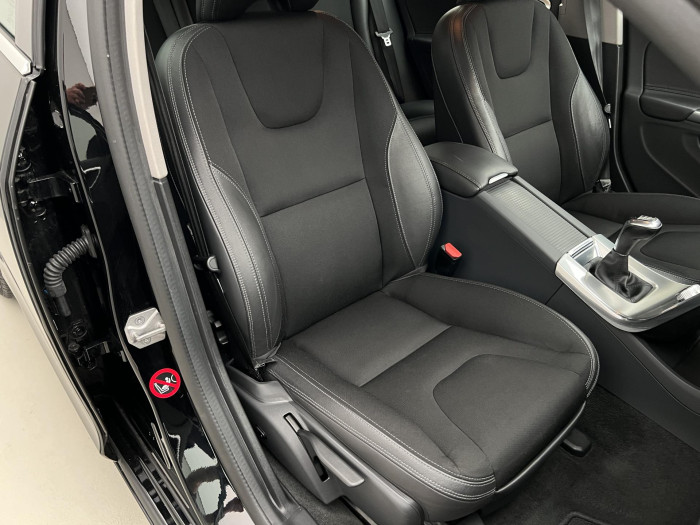 Volvo V60 D4 MOMENTUM REZERVACE 2.0 d Momentum