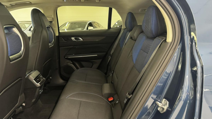 Lynk & Co 01 PHEV DCT AUT