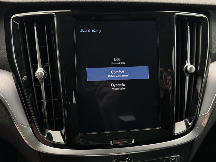 Volvo V60 D3 MOMENTUM PRO AUT 1.maj 2.0 d Momentum