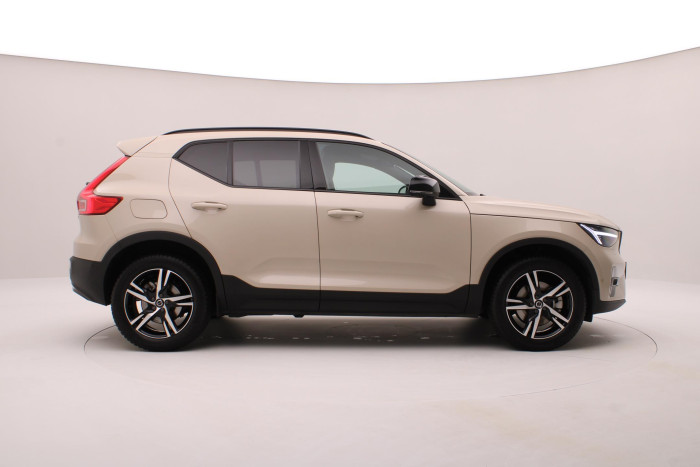 Volvo XC40 B3 DARK PLUS REZERVACE