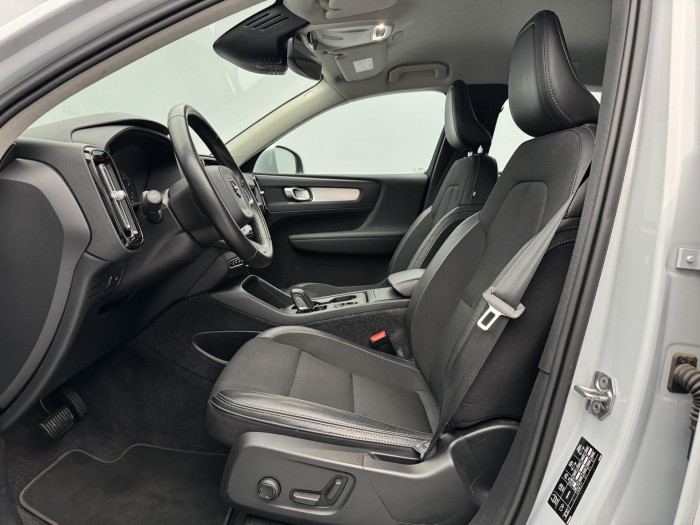 Volvo XC40 B3 MOMENTUM PRO REZERVACE 2.0 Momentum