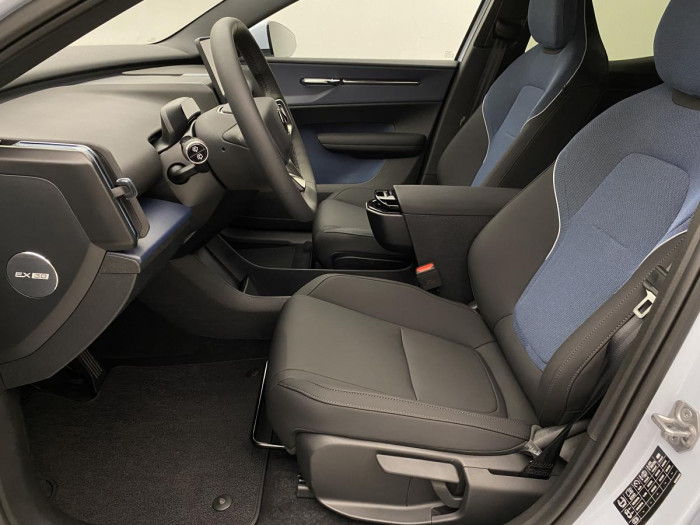 Volvo EX30 PURE ELECTRIC RECHAR. CORE RWD