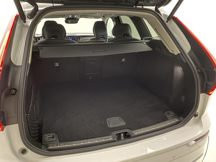 Volvo XC60 B4 AWD INSCRIPTION REZERVACE