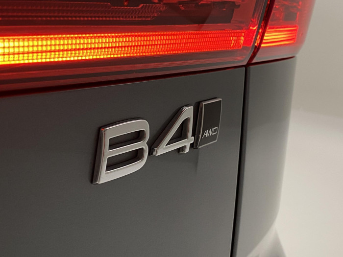 Volvo XC60 B4 AWD MOMENTUM AUT 2.0 Momentum