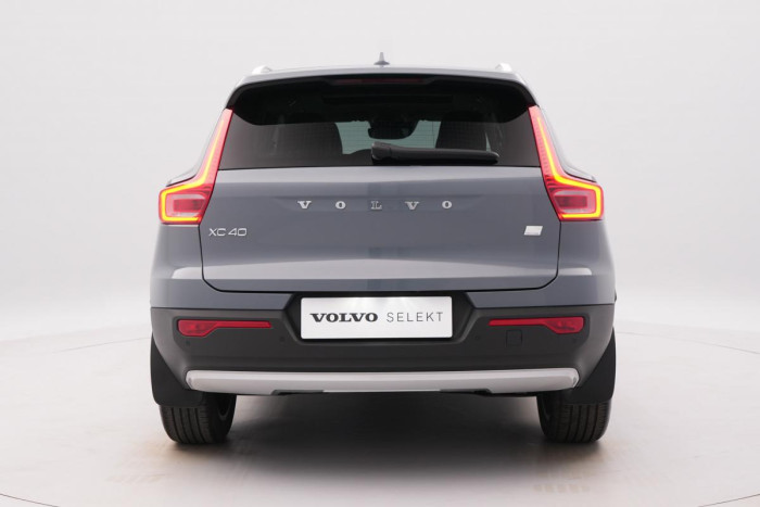 Volvo XC40 T5 RECHARGE REZERVACE