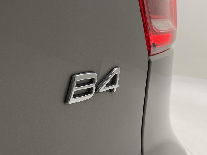 Volvo XC40 B4 DARK PLUS AUT CZ