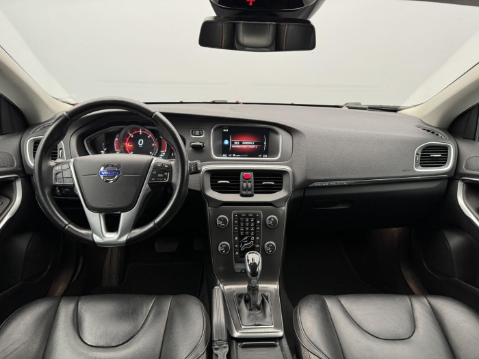 Volvo V40 CC D4 SUMMUM AUT REZERVACE 2.0 d CC CC Summum