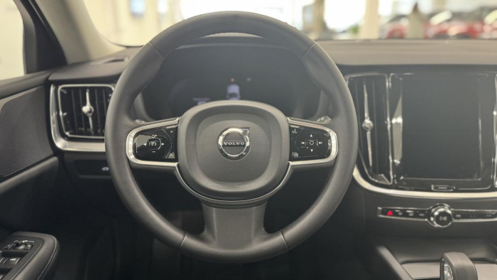 Volvo V60 B4 PLUS DARK AUT 1.maj.