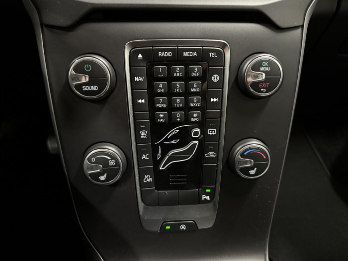 Volvo V40 D2 BLACK EDITION REZERVACE 2.0 d Edition