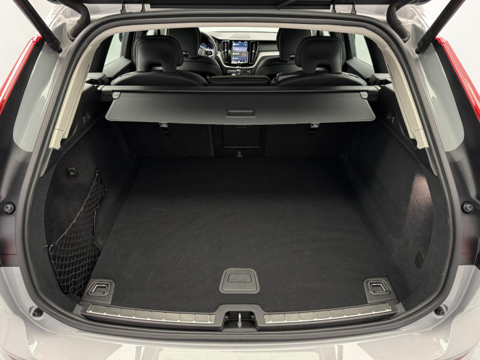 Volvo XC60 B5 AWD PLUS DARK CZ 1.maj