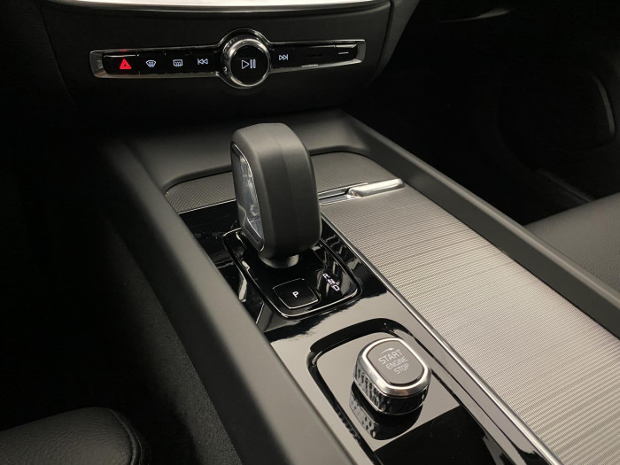 Volvo V60 B4 PLUS DARK AUT 1.maj.