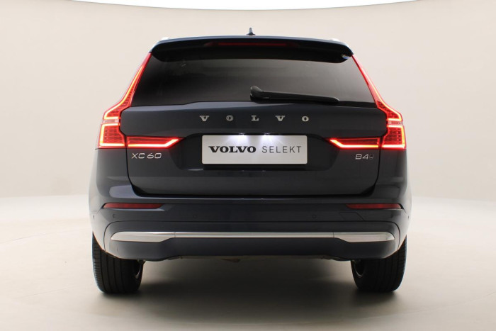 Volvo XC60 B4 AWD ULTIMATE AUT REZERVACE