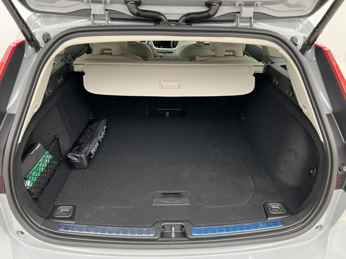 Volvo V60 B4 DARK PLUS