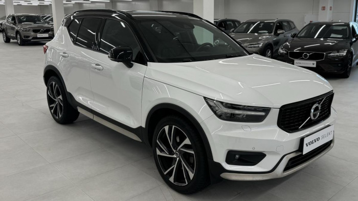 Volvo XC40 T4 AWD R-DESIGN REZERVACE