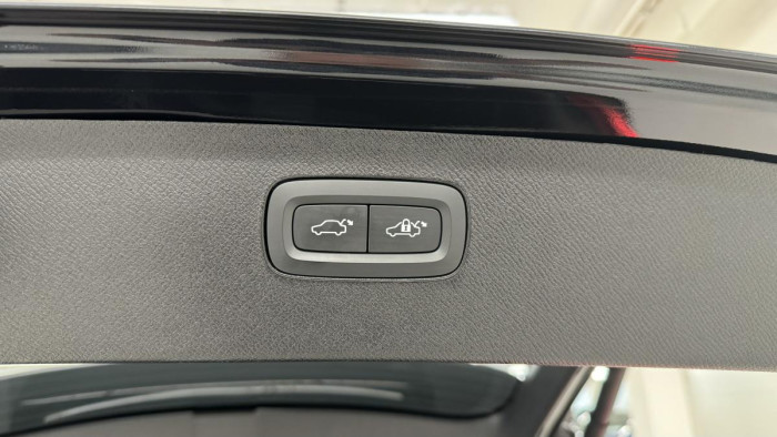 Volvo XC90 B5 AWD ULTIMATE DARK REZERVACE