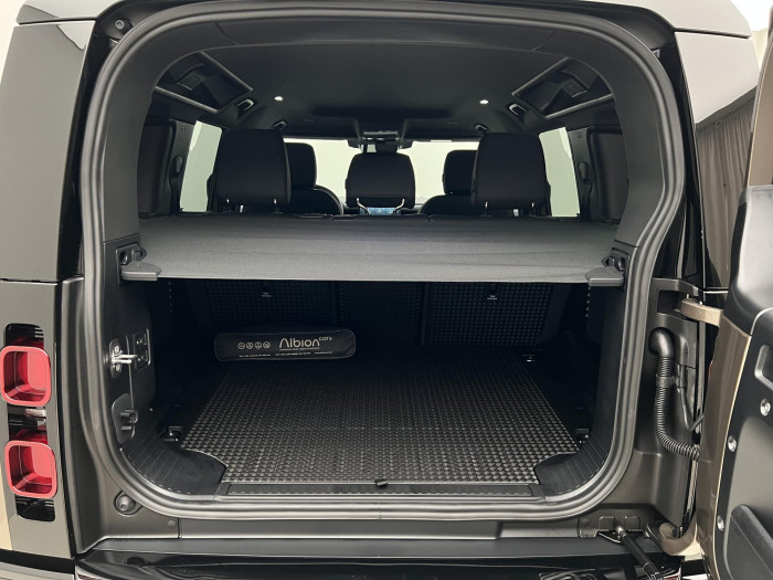 Land Rover Defender 110 D250 X-Dyn SE REZERVACE 3.0 d SE