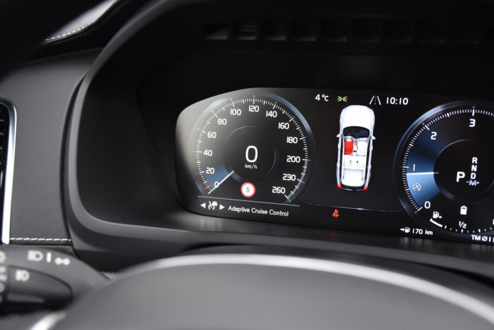 Volvo XC90 B5 AWD R-Design REZERVACE
