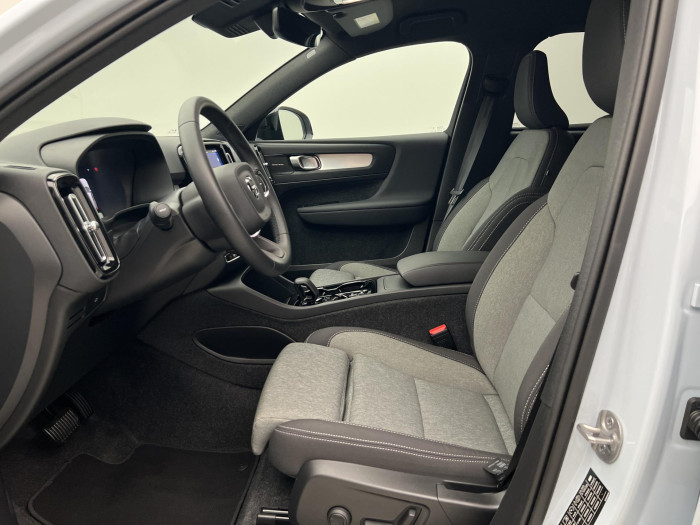 Volvo XC40 B3 PLUS DARK AUT CZ