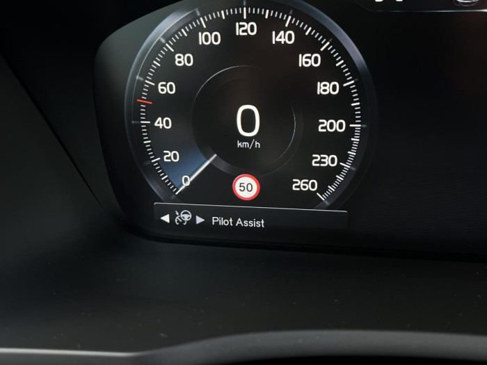 Volvo XC90 D5 AWD R-DESIGN 7MÍSTNÁ Aut 2.0 d