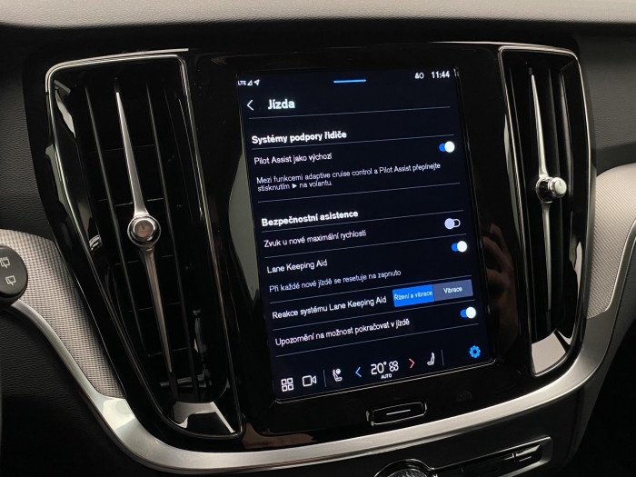 Volvo V60 B4 R-DESIGN AUT CZ