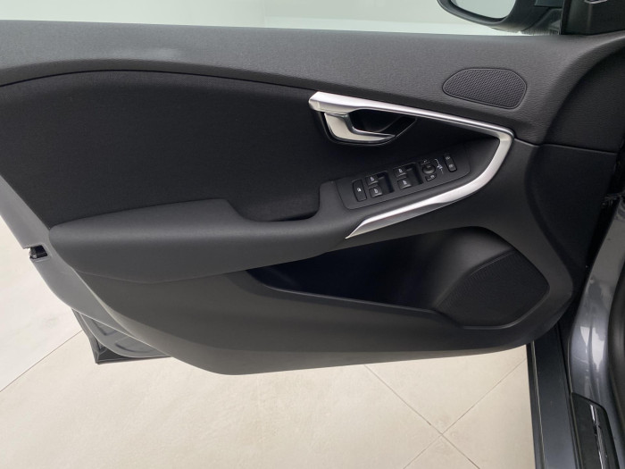 Volvo V40 D3 MOMENTUM AUT 2.0 d Momentum