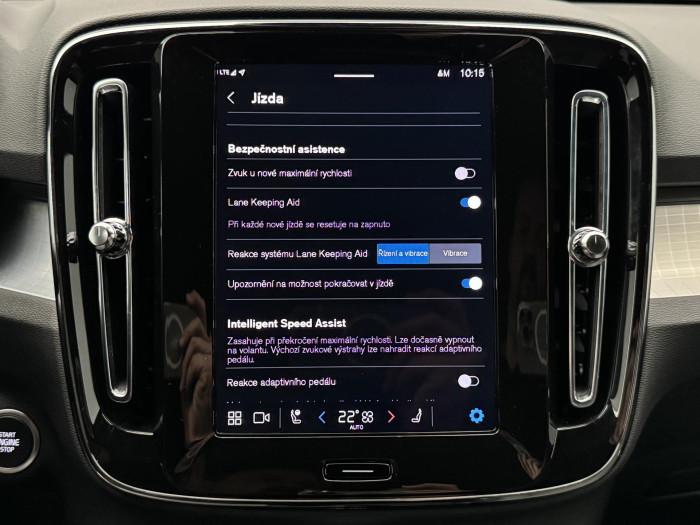 Volvo XC40 B3 PLUS DARK AUT CZ 1.maj