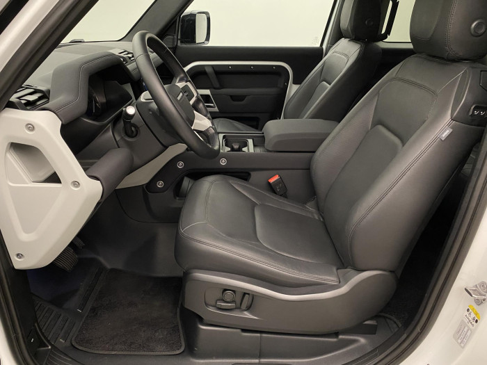 Land Rover Defender D250 SE AWD AUT REZERVACE 3.0 d SE