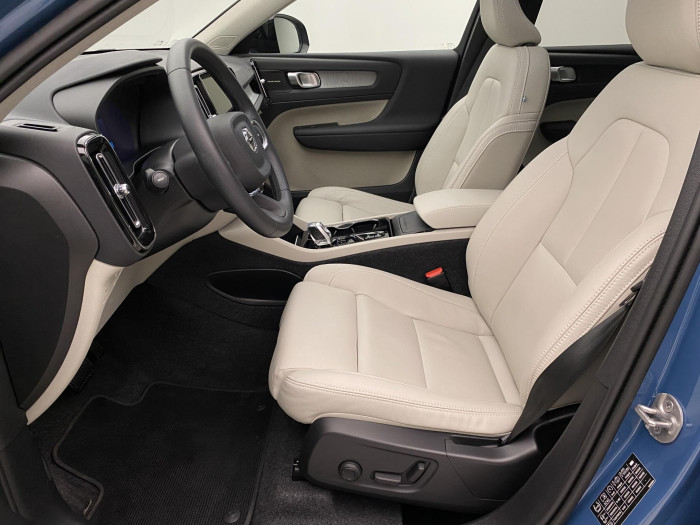 Volvo XC40 B4 DARK ULTRA AUT CZ