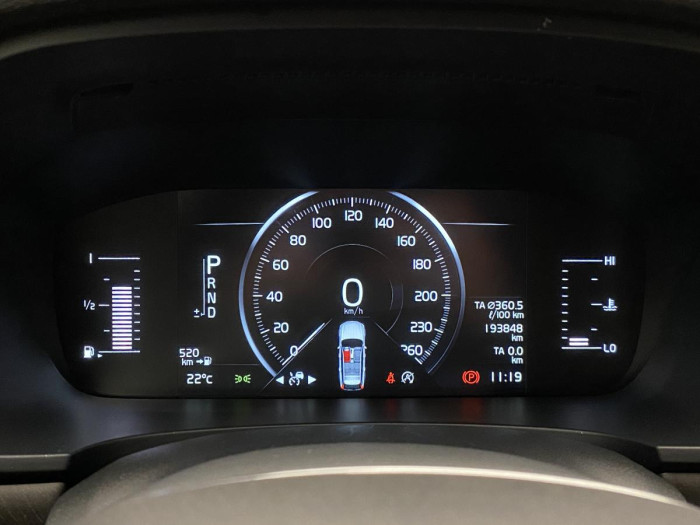 Volvo V90 CC D4 AWD MOMENTUM REZERVACE 2.0 d CC CC Momentum