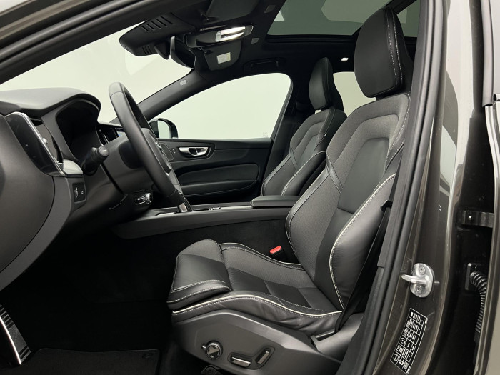 Volvo XC60 B5 AWD R-DESIGN AUT