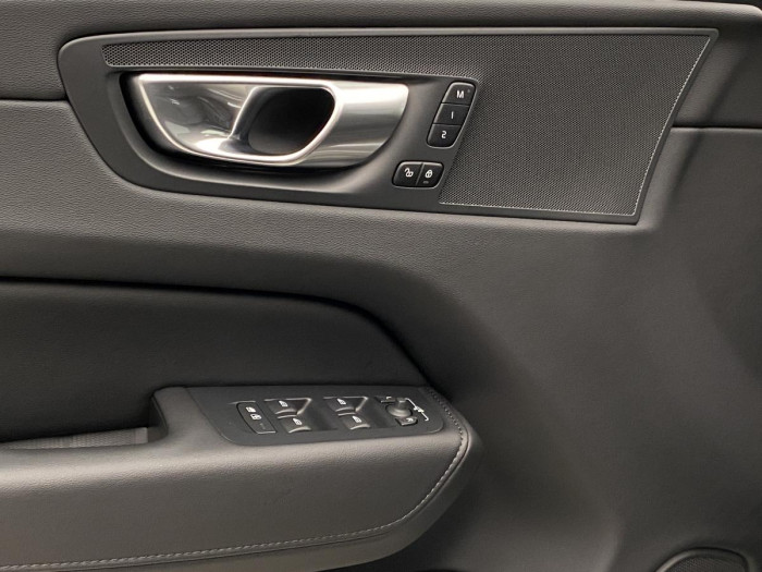 Volvo XC60 B4 PLUS DARK AUT REZERVACE 2.0 Plus