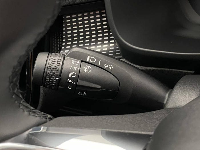 Volvo XC40 B4 DARK ULTRA AUT CZ 1.maj