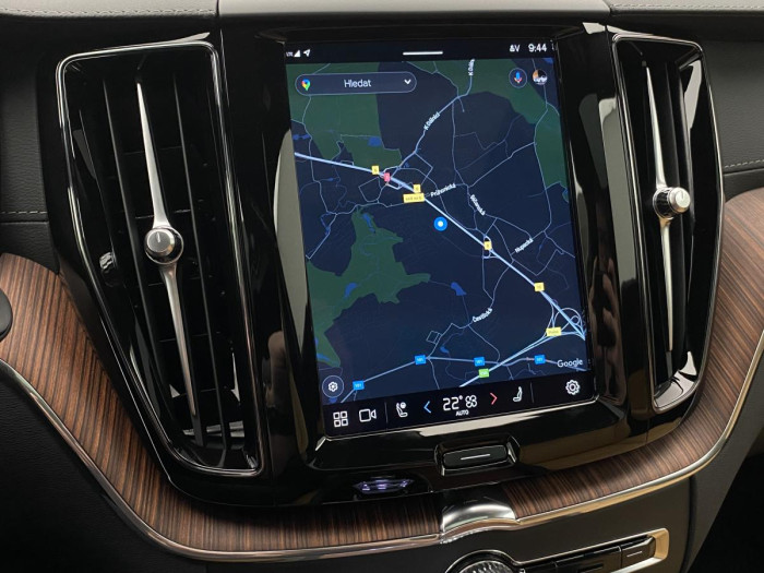 Volvo XC60 B4 AWD ULTIMATE AUT REZERVACE