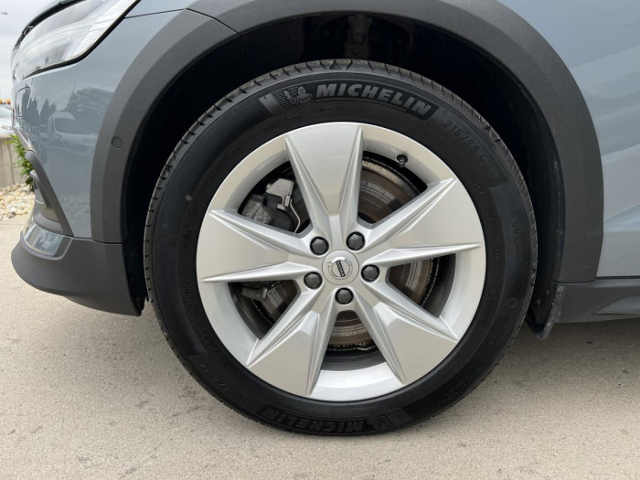 Volvo V60 CROSS COUNTRY B4 AWD Aut 1.maj