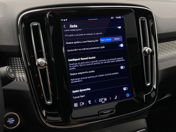 Volvo XC40 B3 DARK ULTRA AUT CZ