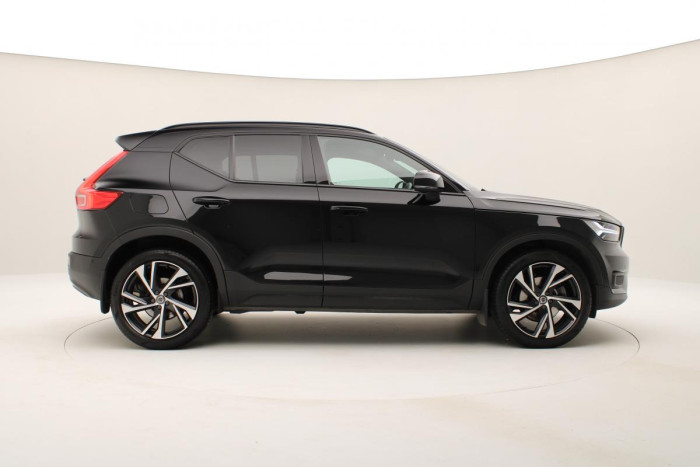 Volvo XC40 B5 AWD R-DESIGN AUT CZ 1.maj.