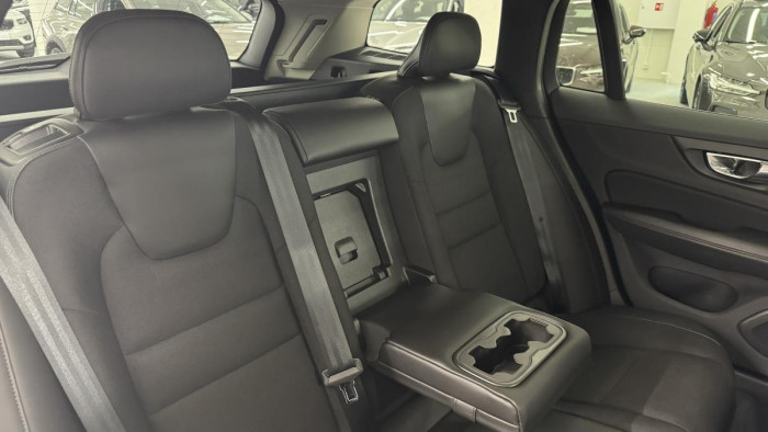 Volvo V60 CROSS COUNTRY D4 AWD REZERVACE 2.0 d