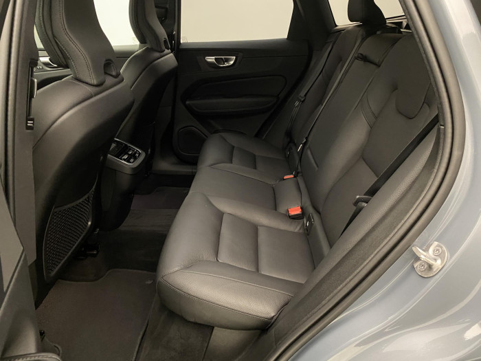 Volvo XC60 B4 AWD PLUS DARK REZERVACE