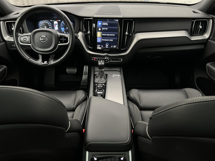 Volvo XC60 T6 AWD R-DESIGN AUT REZERVACE