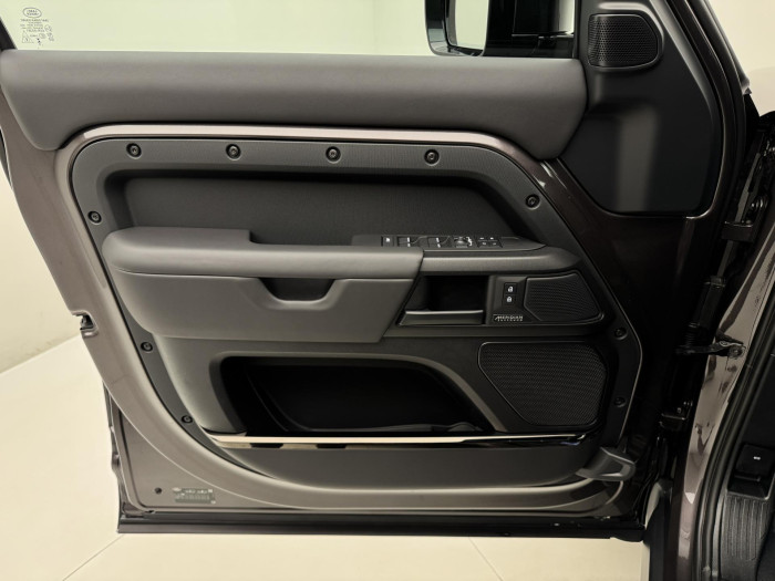 Land Rover Defender OCTA P635