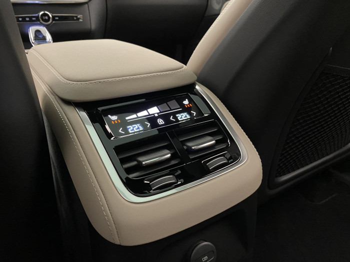 Volvo XC90 T8 AWD RECHARGE BRIGHT ULTRA 7