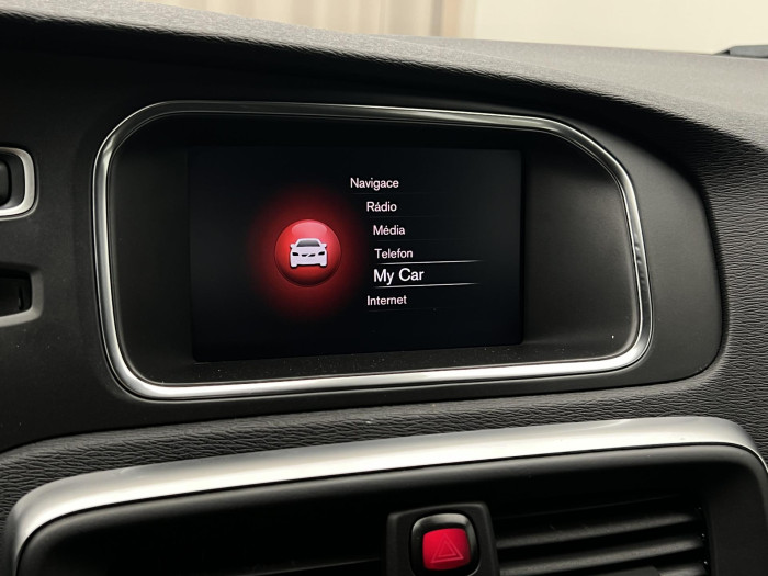 Volvo V40 D3 MOMENTUM AUT CZ 2.0 d Momentum